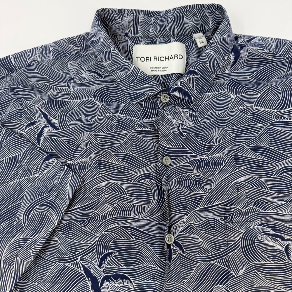 Tori Richard Mens XL Navy White Wave Whale Print Cotton Lawn Hawaiian Shirt USA